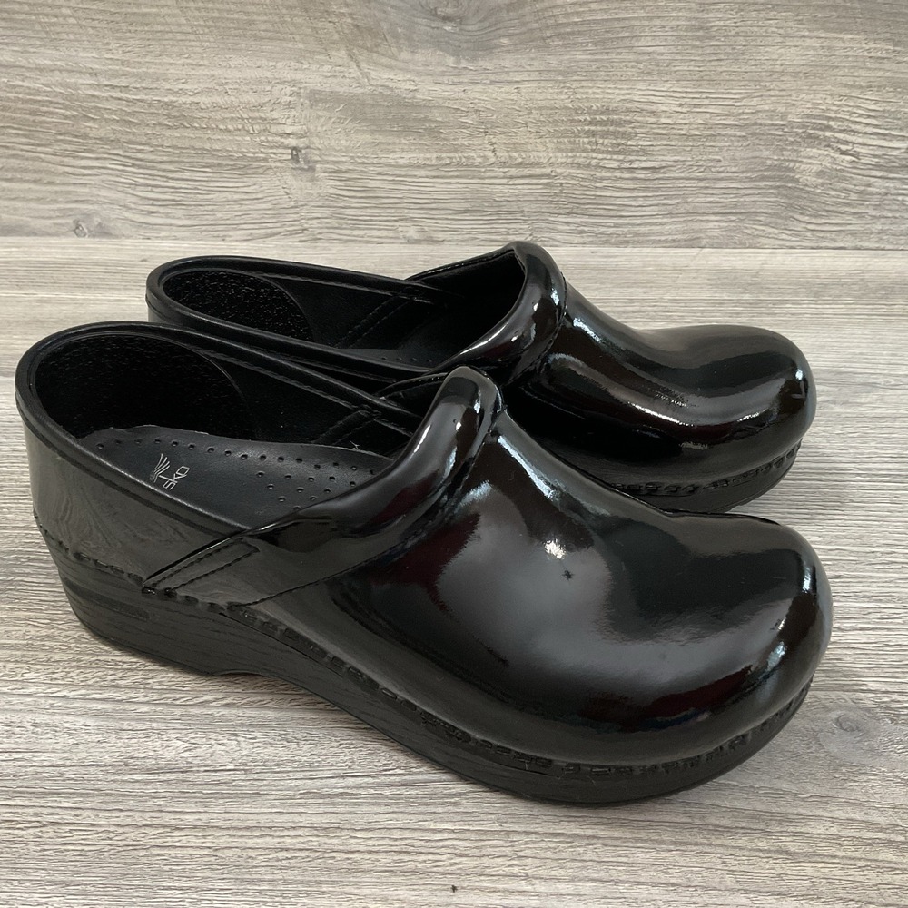 Dansko Professional Black Patent Leather Nurse Clogs Women's EU 35 - 5 US Shoes